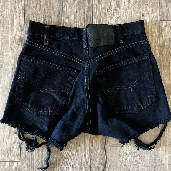 Levi Shorts - Picture 2 of 2